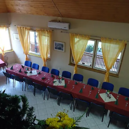 Czermann Panzio Es Etterem Oroszlany
